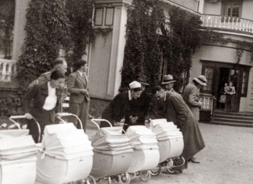 Life In Nazi Germany: 33 Everyday Scenes Of Ordinary Citizens