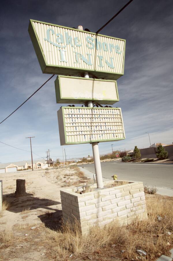 Lake Shore Inn Sign