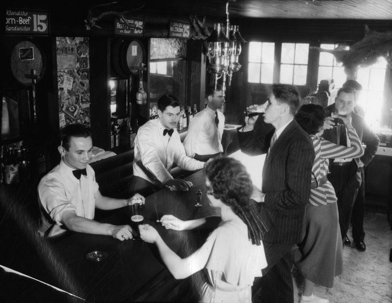 Malamute Saloon Serves Drinks