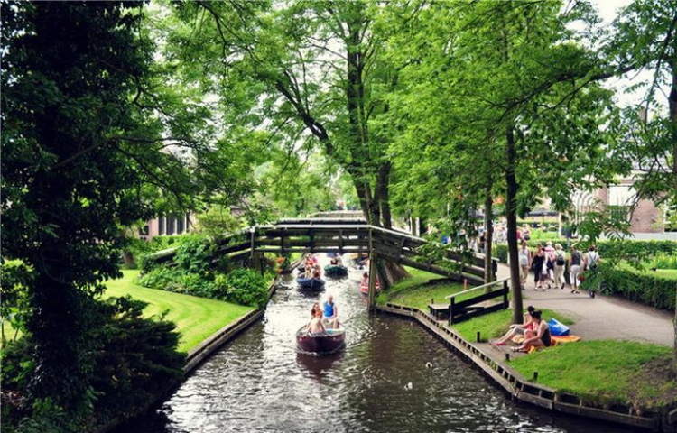 Canals In Giethoorn Netherlands