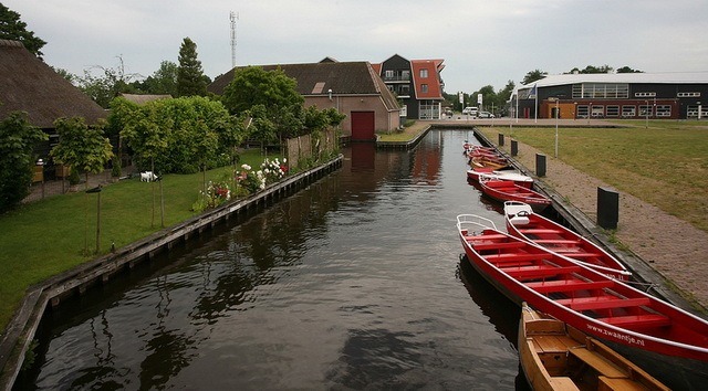 Giethoorn Red Boats