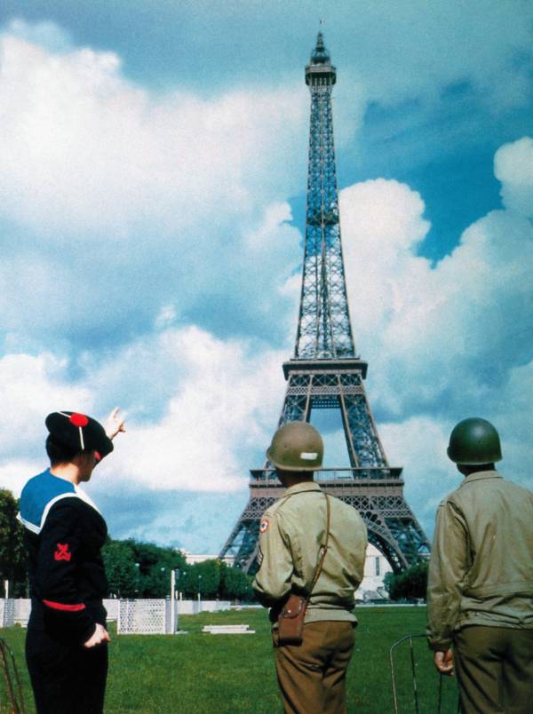 Soldiers In Paris