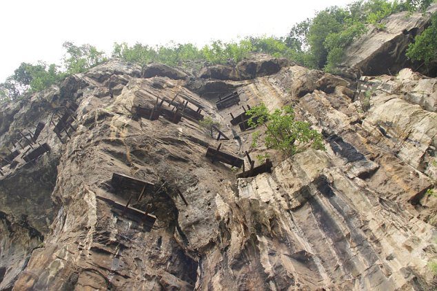 Coffins Hanging China