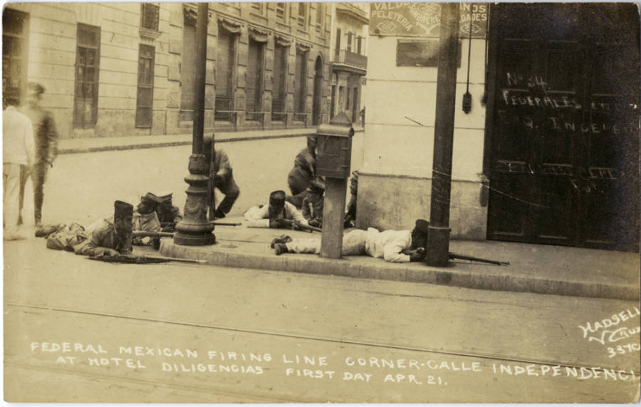 Mexican Revolution 48 Photos Of Sacrifice And Struggle   Federal Mexicans Firing 