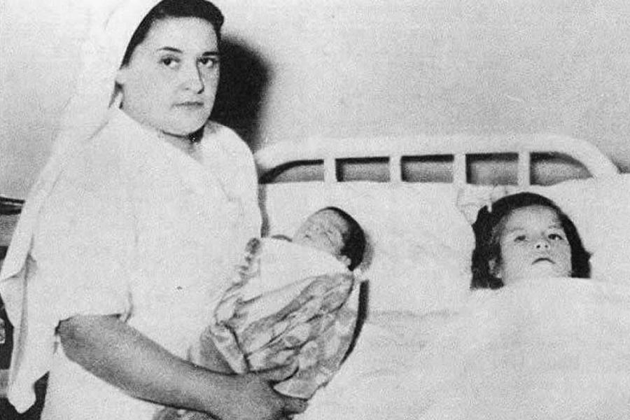 Lina Medina dengan Perawat