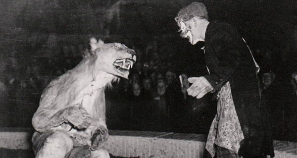 Clown Lion Suit Crowd