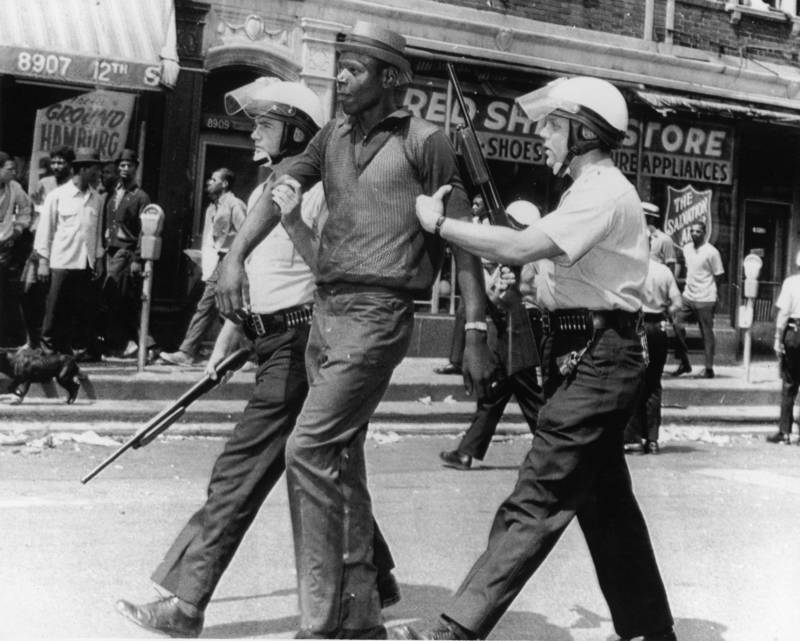 1967 Detroit Riots: 24 Harrowing Photos Of A City On Fire