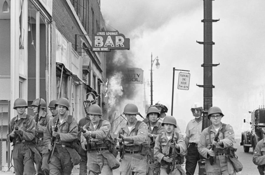 1967 Detroit Riots: 24 Harrowing Photos Of A City On Fire