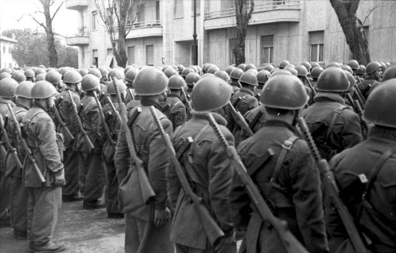 fascist-italy-44-harrowing-photos-of-life-under-mussolini