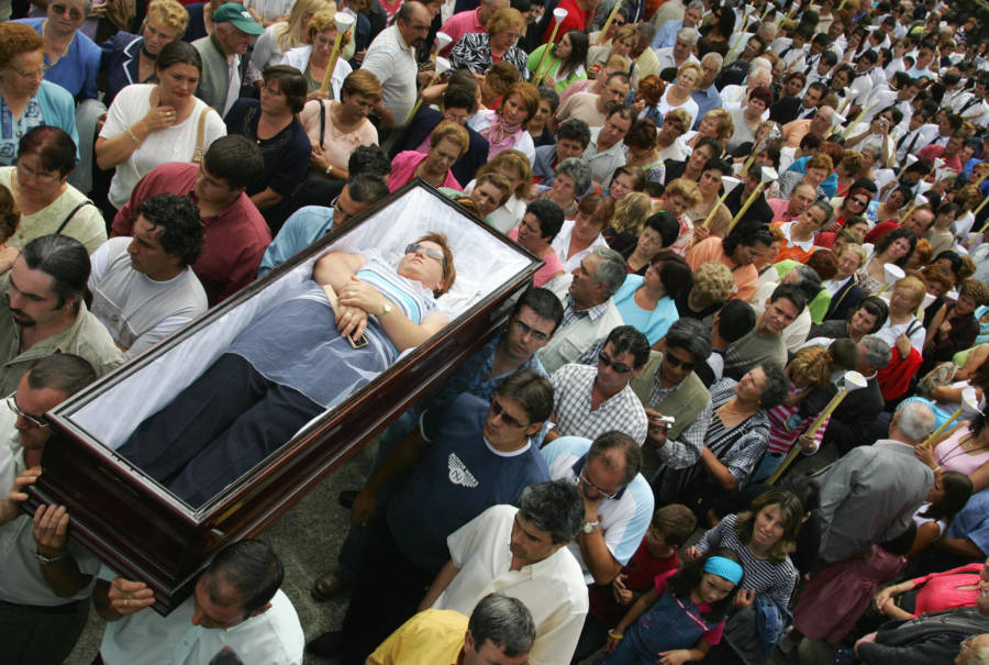 People In Spain Celebrate Being Alive By Having Their Relatives