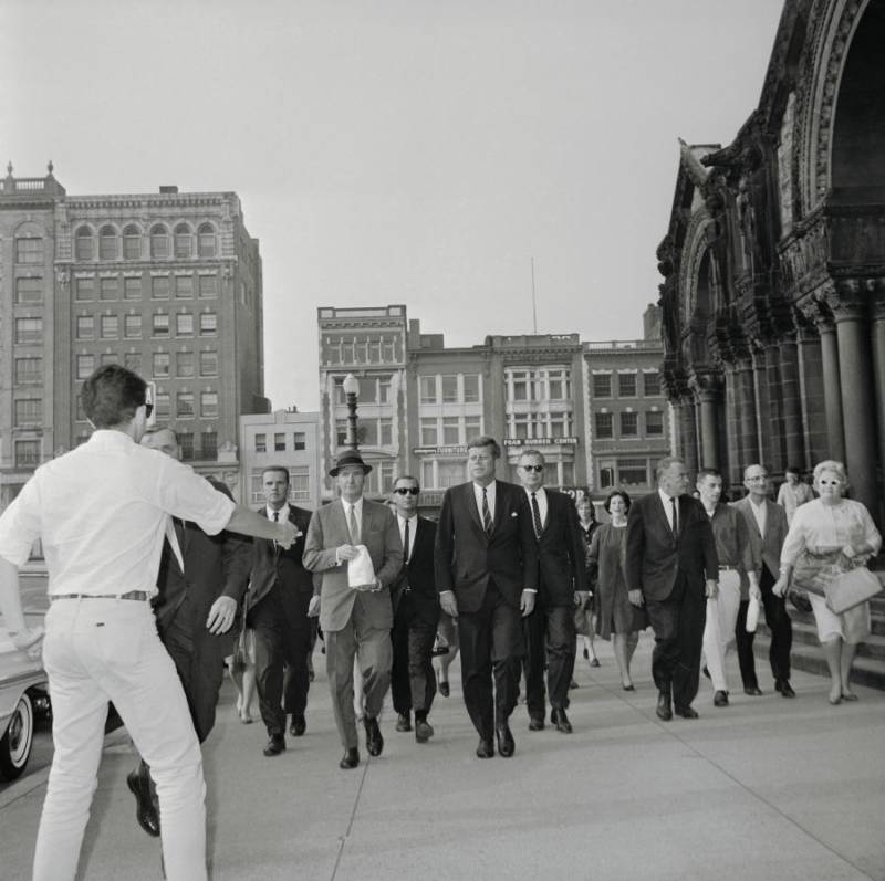 32 Thrilling Images Of The Secret Service In Action Throughout History