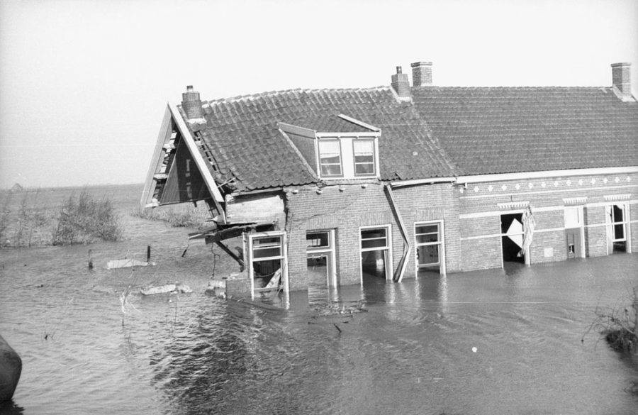 21 Devastating Photos Of The North Sea Flood Of 1953