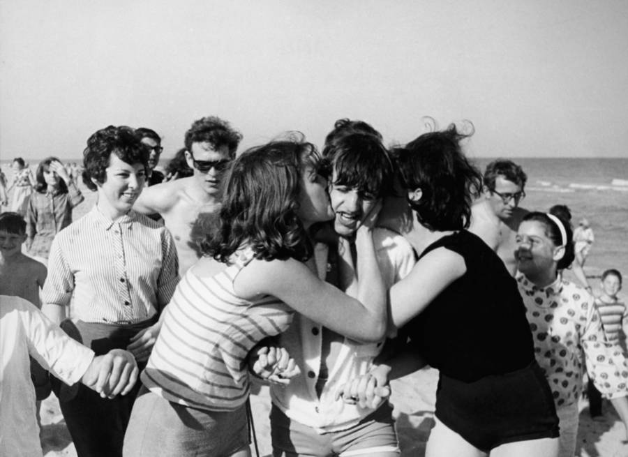 Ringo Starr Attacked By Fans