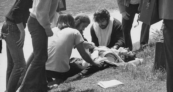 The Kent State Massacre In 24 Heartbreaking Photos   Student On Grass 