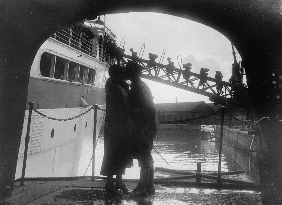 25 Heartbreaking Wartime Goodbyes Of Decades Past, In Photos