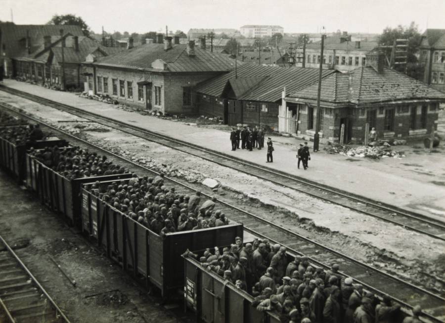 German military transporting Soviet prisoners of war