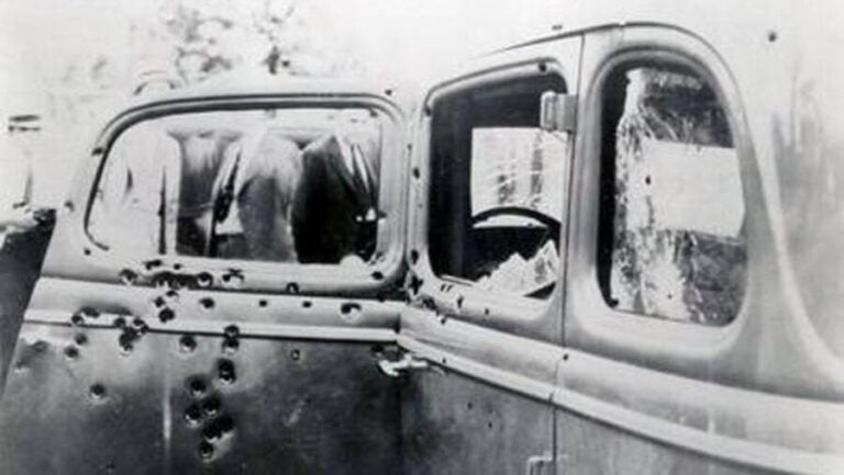 Bonnie And Clyde's Death — And The Grisly Photos From The Scene