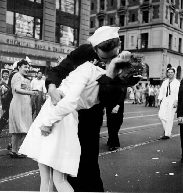 30 Vintage Photos Of Times Square Before It Fell Into Disrepair