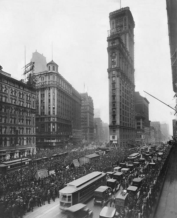 30 Vintage Photos Of Times Square Before It Fell Into Disrepair