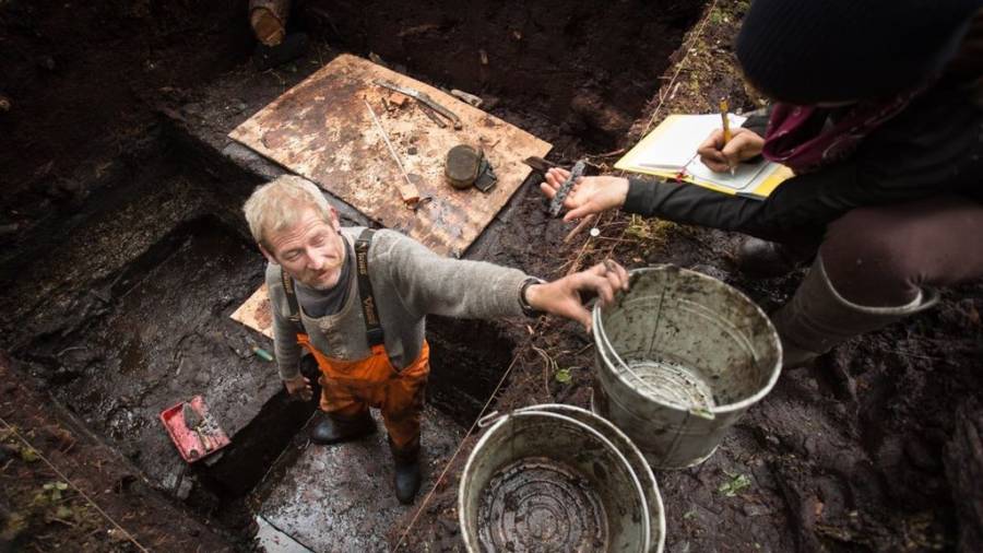 Researcher in ancient Canadien settlement