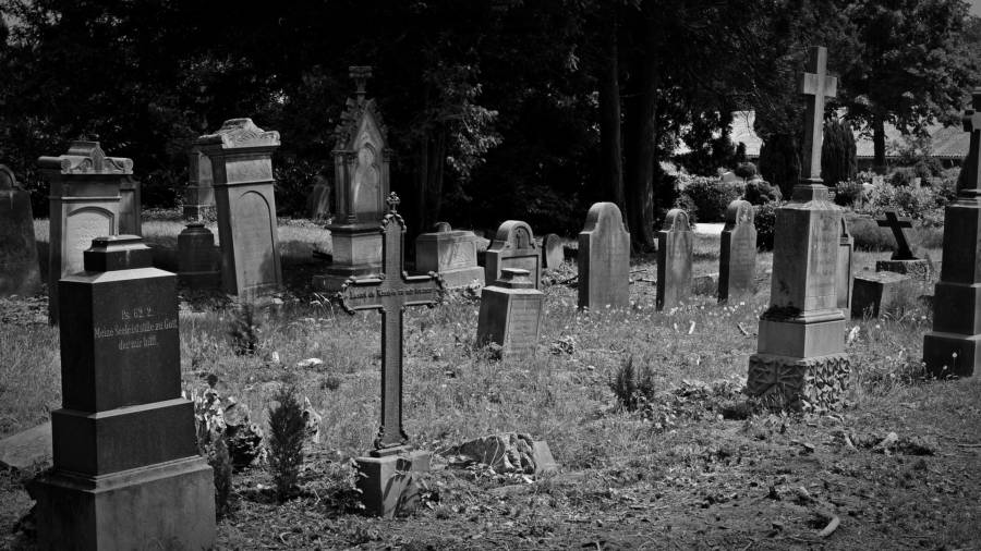 Cimetière avec pierres tombales