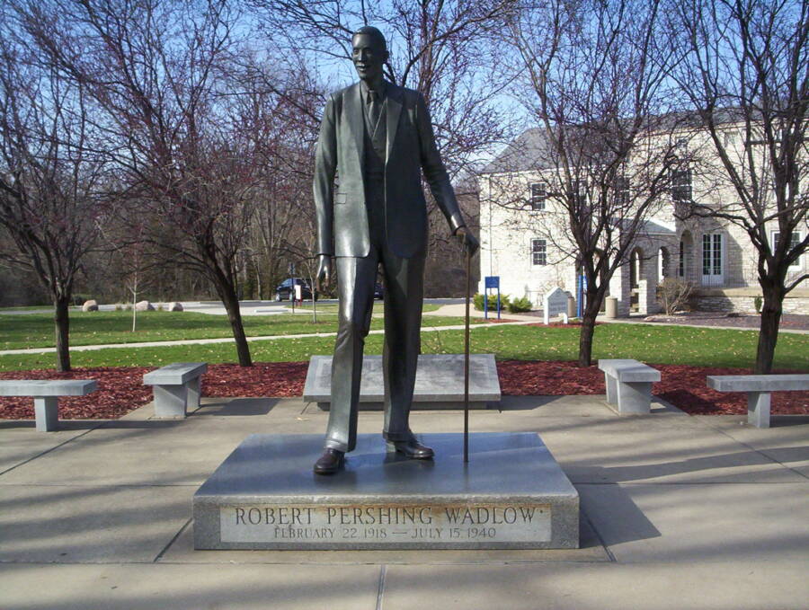 Robert Wadlow Statue