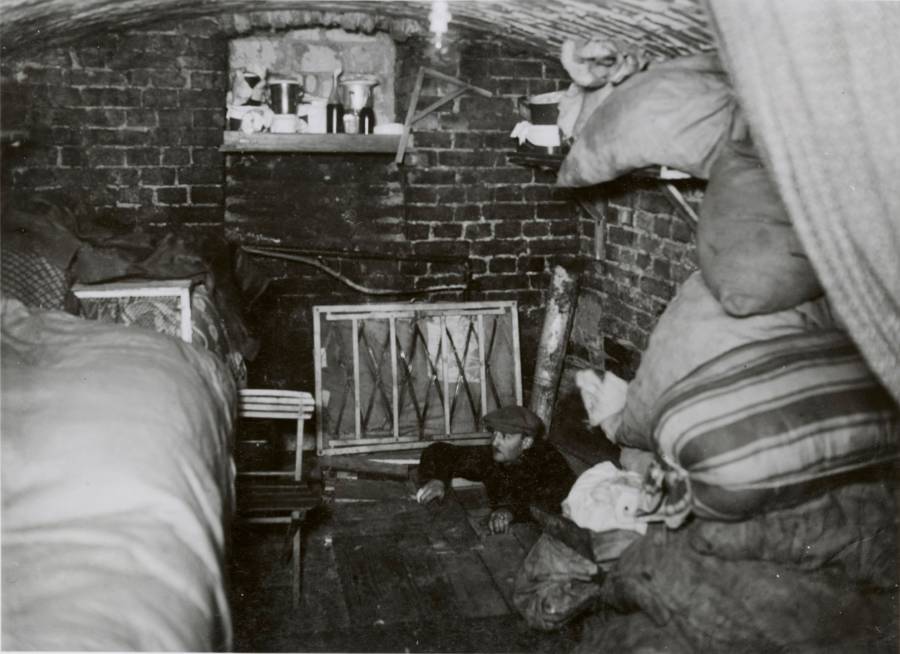 jewish-ghettos-of-the-holocaust-in-55-heartbreaking-photos