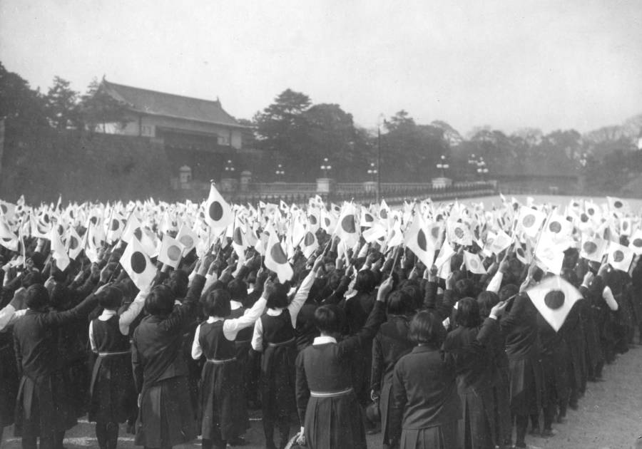 Japán ünnepli a Nanking elfogását