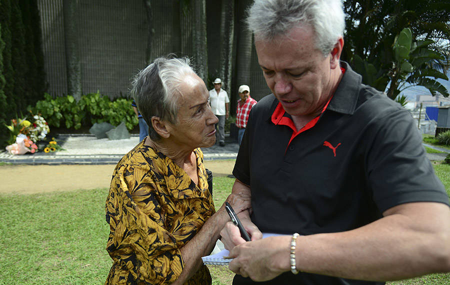 John Jairo Velasquez Signing An Autograph