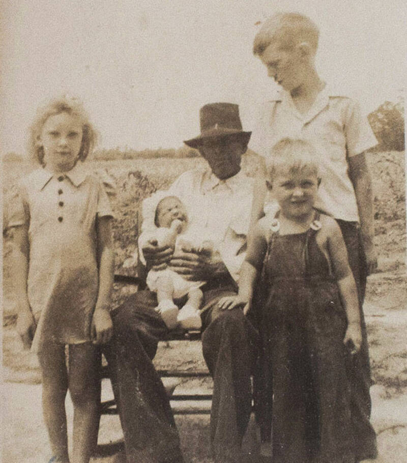 Mary Emma Thames With Her Family