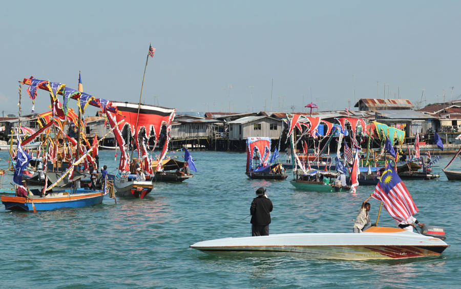 Bajau People: The Far Eastern "Sea Nomads" Unlike Other Humans