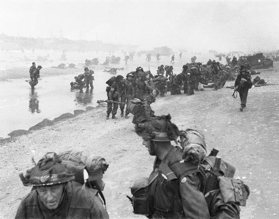 D Day Pictures That Bring The Normandy Invasion To Life d-day-pictures-that-bring-the-normandy-invasion-to-life