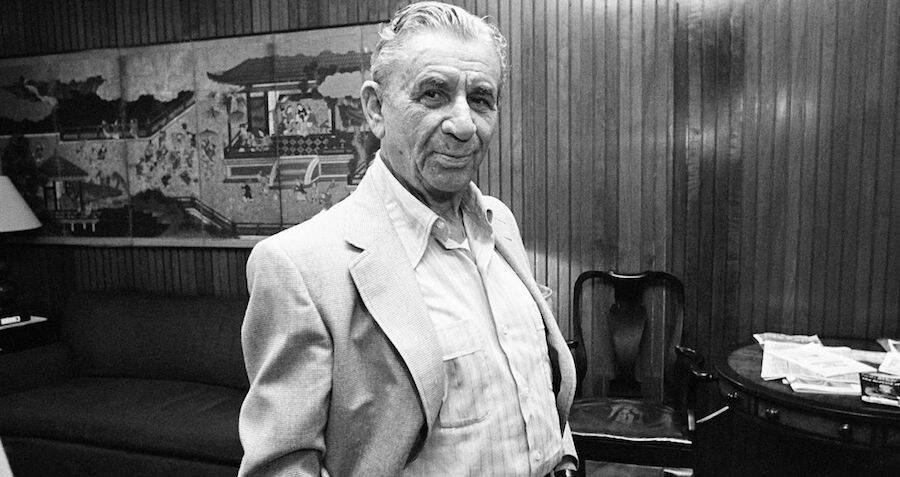 https://allthatsinteresting.com/wordpress/wp-content/uploads/2018/09/meyer-lansky-in-his-office.jpeg