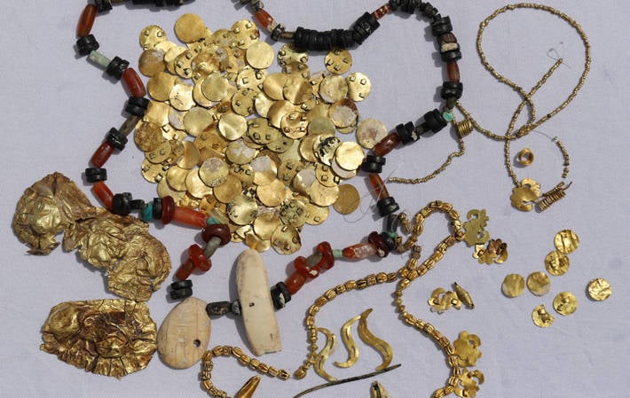 Man Jewelry Kazakhstan Burial