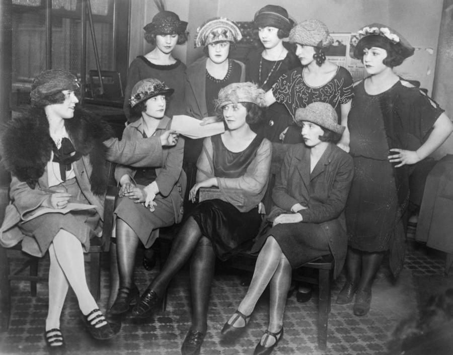 Flappers Photos And Stories That Capture The Jazz Age It Girls In Action 