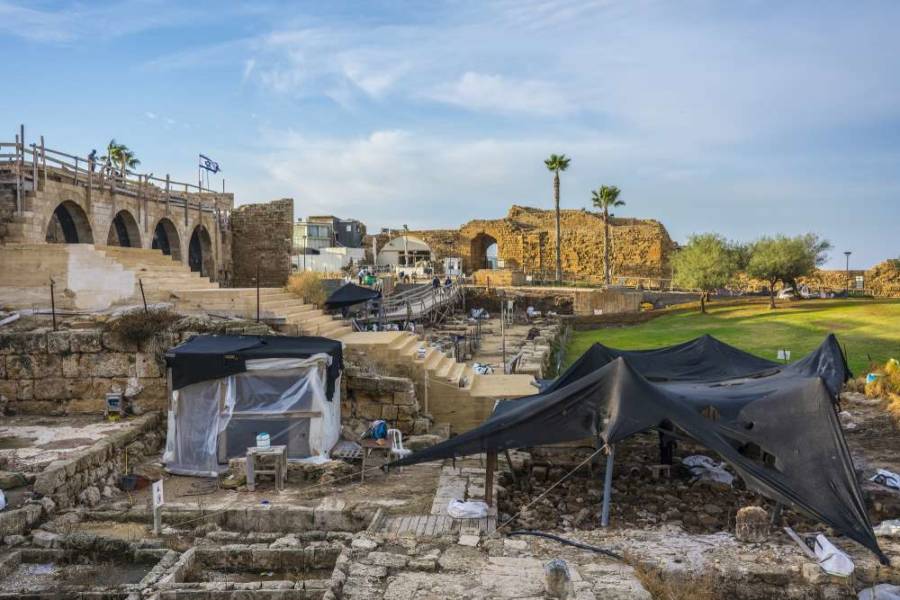 Israeli archaeologists find 'Hanukkah gelt': rare, centuries-old gold coins  