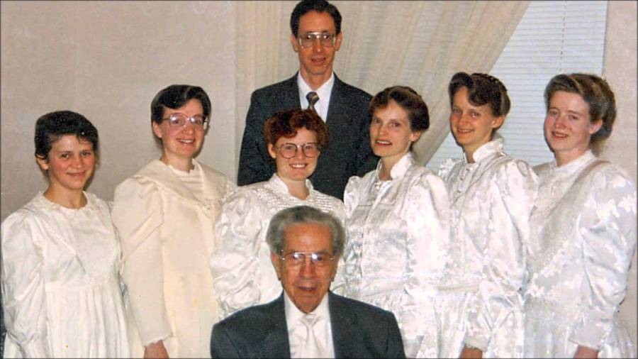 33 Photos Of Life Inside The Creepy Confines Of Warren Jeffs’ Fundamentalist Mormon Cult Mr Mehra