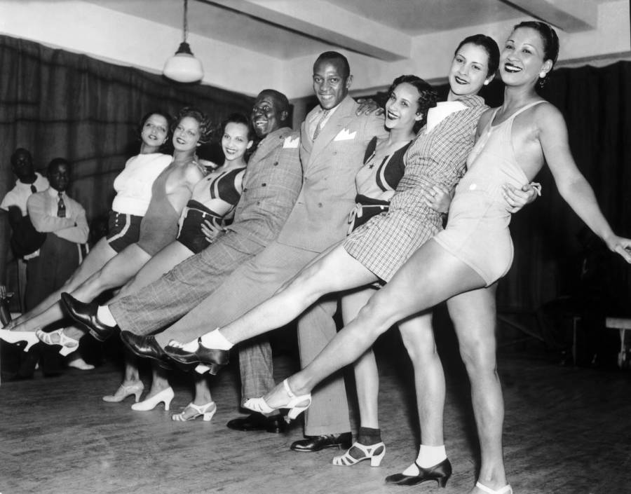 Glamour, Gangsters, And Racism: 30 Photos Inside Harlem's Infamous Cotton  Club