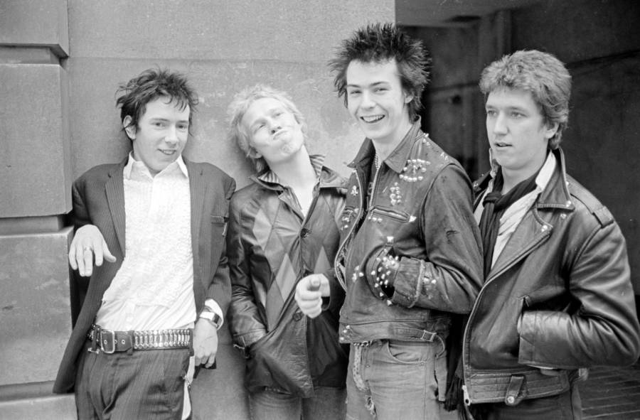 Sid & Nancy vs the True Punk Style of the Sex Pistols – Costume