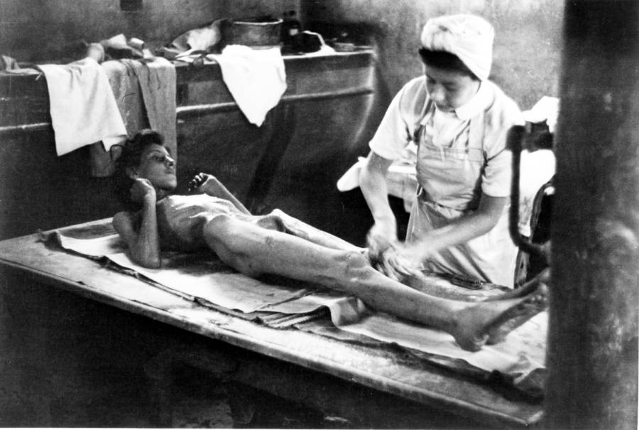 44 Photos Inside BergenBelsen The Concentration Camp That Killed Anne Frank (2022) 44 Photos Inside BergenBelsen The Concentration Camp That Killed Anne Frank (2022)