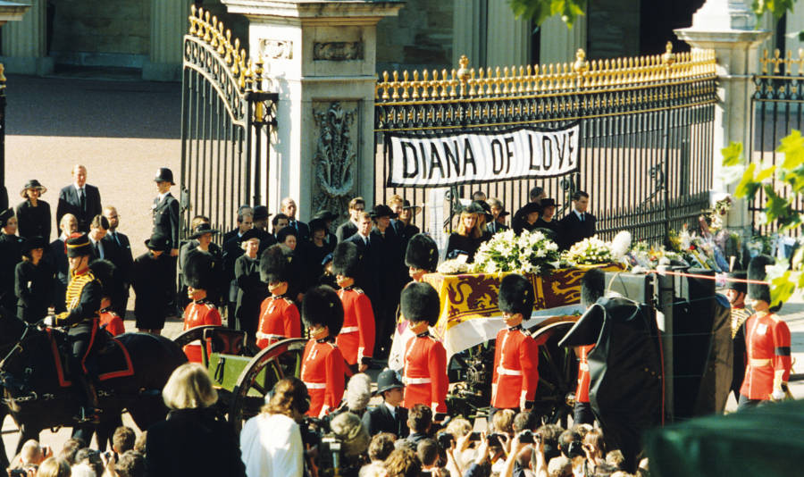 Diana Of Love Banner On Palace Gate