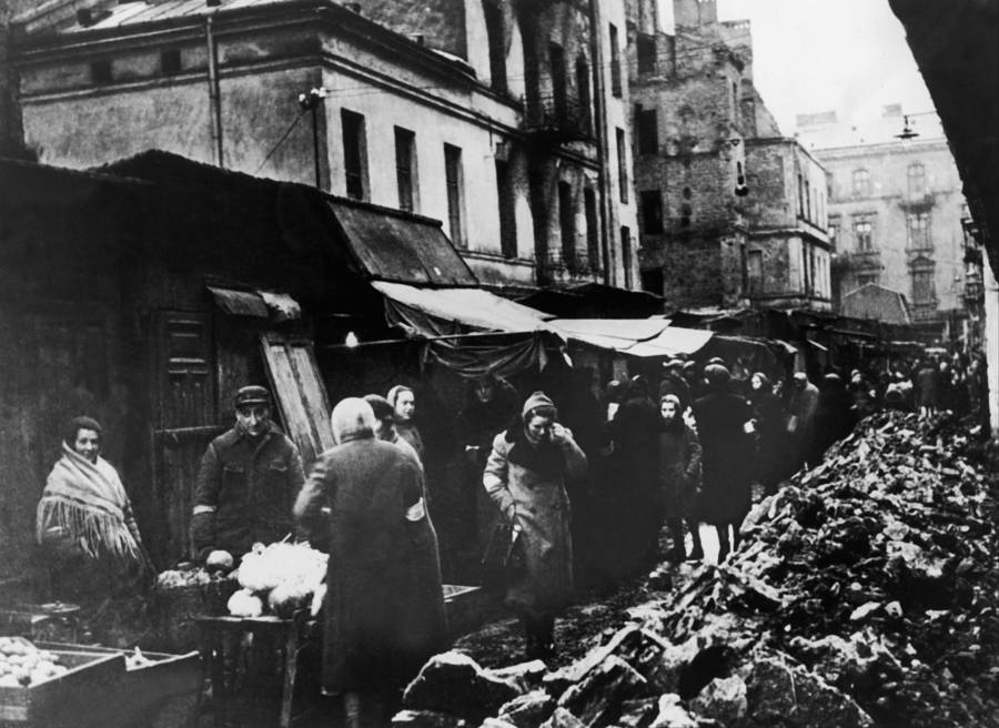 44 Warsaw Ghetto Photos That Capture The Horrors Of The Holocaust