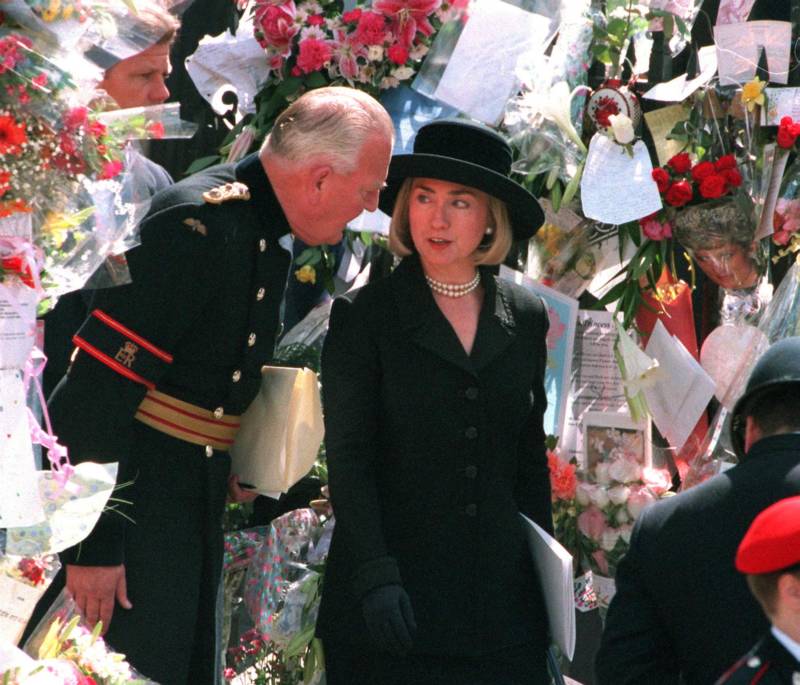 Arriba 93+ Foto Camilla Parker Camila En El Funeral De Diana Cena Hermosa