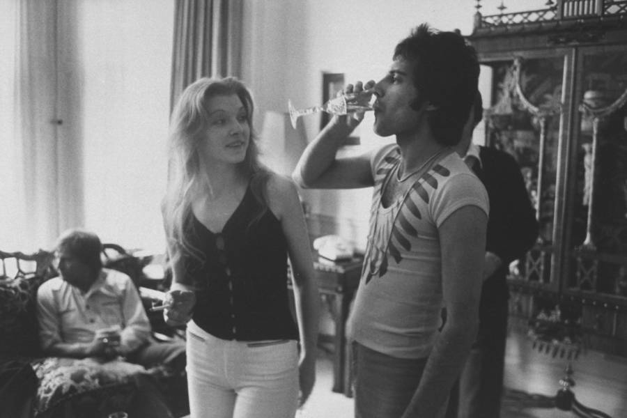 Mary Austin And Freddie Mercury Drinking