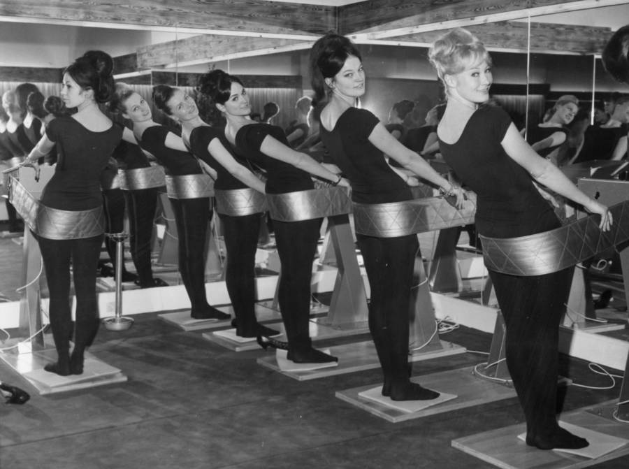 Fitness Fads by the Decade: From Vibrating Belts to the ThighMaster -  Everything Zoomer