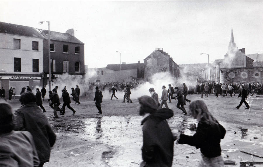 bloody-sunday-the-violent-1972-clash-in-33-graphic-images