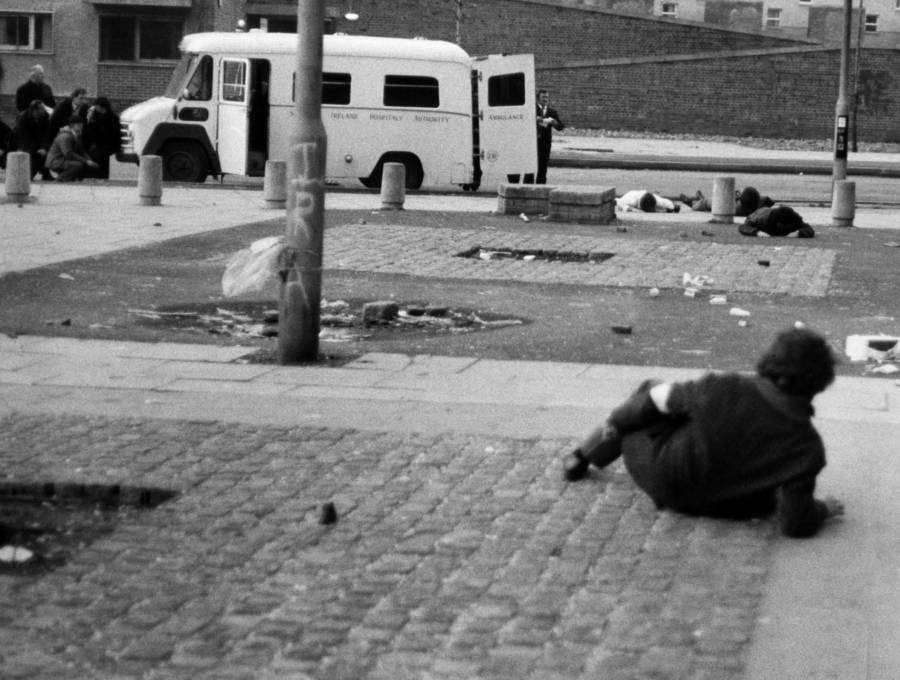 bloody-sunday-the-violent-1972-clash-in-33-graphic-images