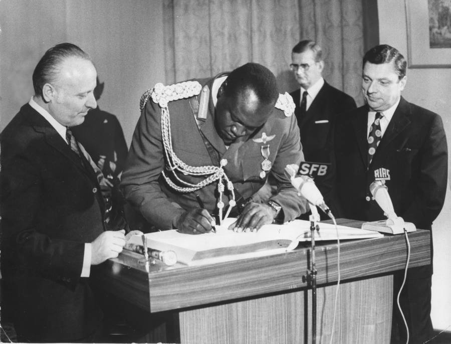 Idi Amin Signs The Golden Book Of Berlin