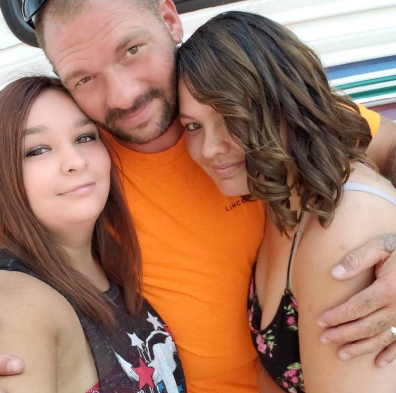 Travis Fieldgrove And His Daughters