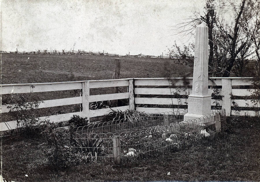 Jesse James Grave